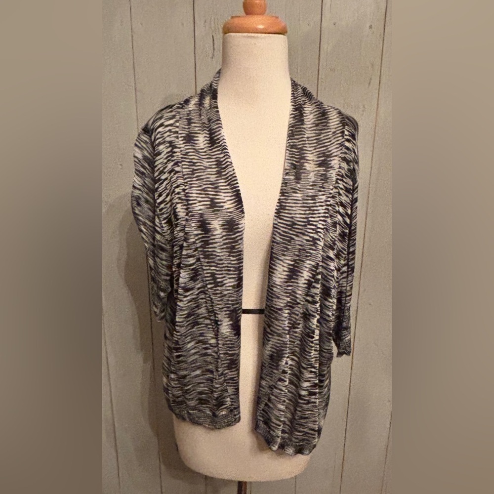 LANE BRYANT Short Sleeve Black /White Open Short Sleeve Cardigan Sz 22/24 Rayon